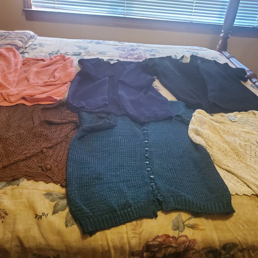 Sweaters - Picture 4 of 6
